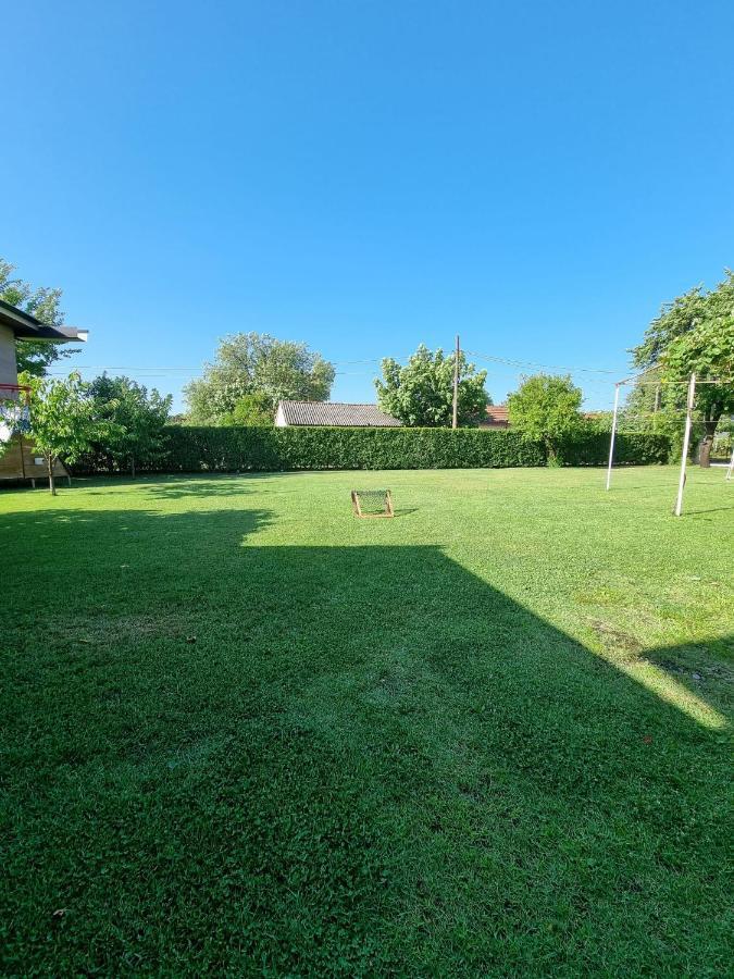 Balabani Local Stay Golubovci ภายนอก รูปภาพ