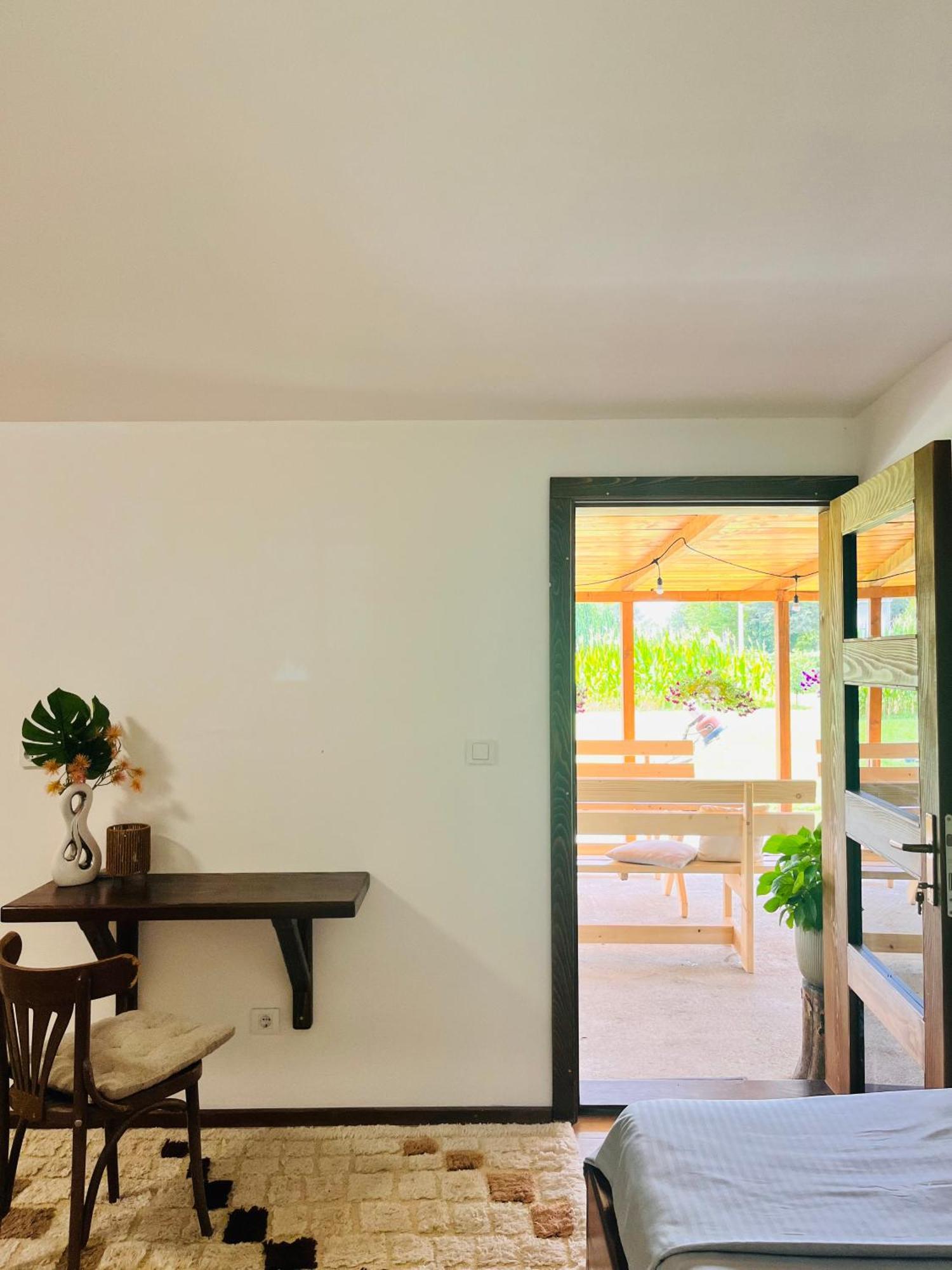 Balabani Local Stay Golubovci ภายนอก รูปภาพ