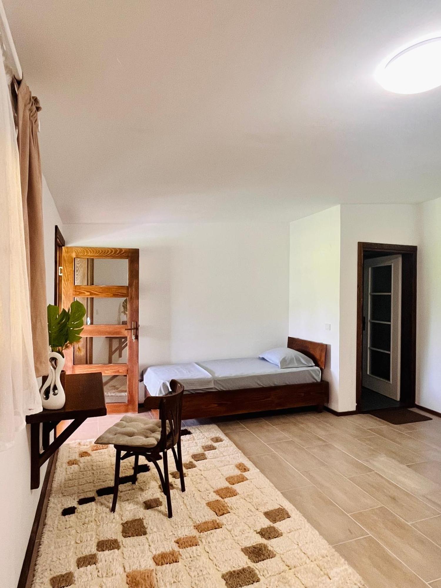 Balabani Local Stay Golubovci ภายนอก รูปภาพ