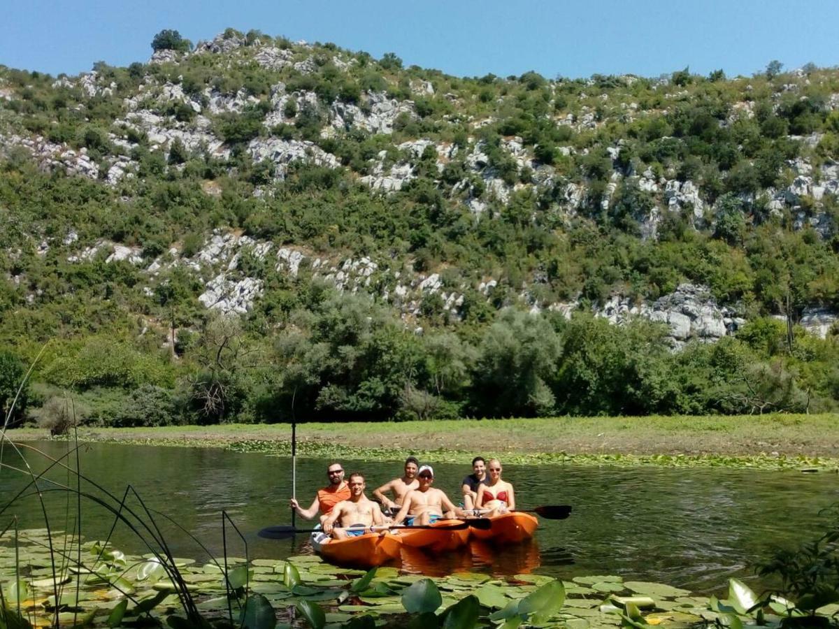 Balabani Local Stay Golubovci ภายนอก รูปภาพ